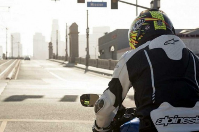 Safety Riding: Cara Aman Berkendara Di Kota Padat