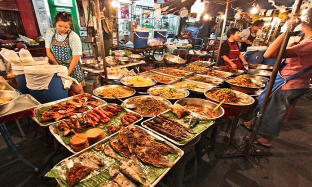 Street Food Terbaik Yang Tidak Boleh Dilewatkan