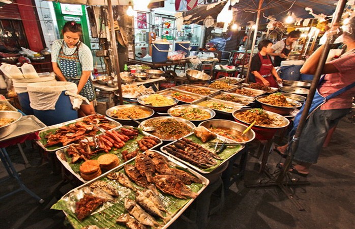 Street Food Terbaik Yang Tidak Boleh Dilewatkan