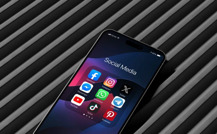 Peran Media Sosial Dalam Perkembangan Informasi