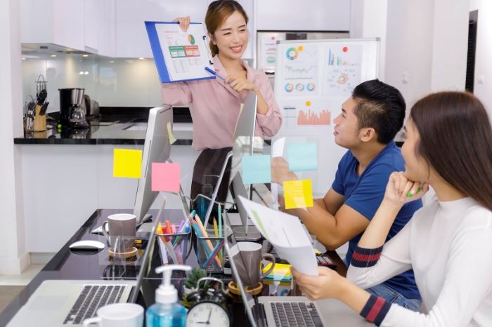 Ragam Adaptasi Masyarakat Di Era Serba Online